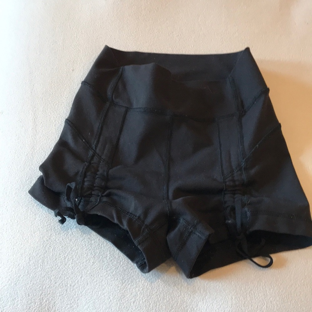 Lululemon tie bootie shorts